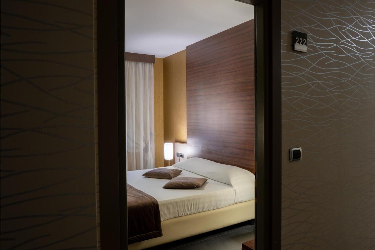 Hotel Premiere Варкатуро Екстериор снимка