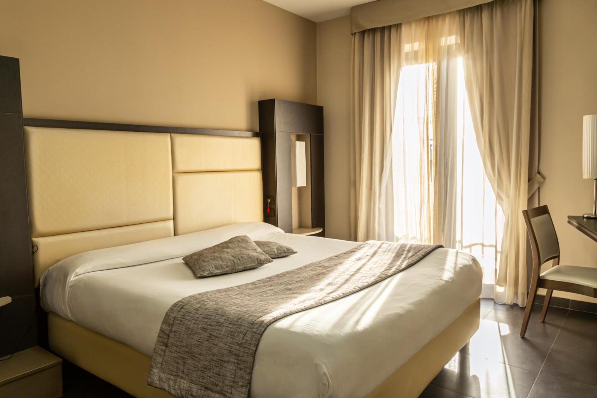 Hotel Premiere Варкатуро Екстериор снимка